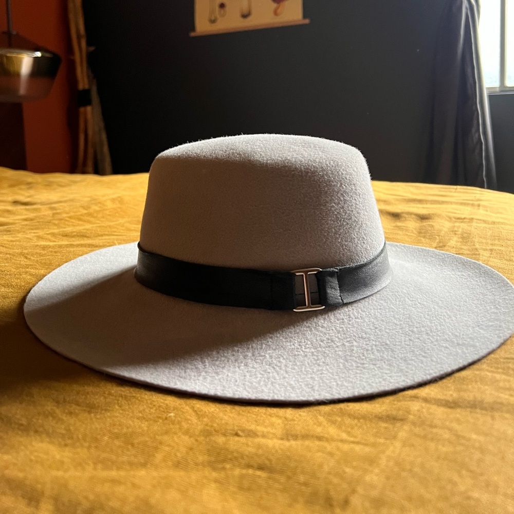 Shade & Slouch Grey Felt Boater Hat